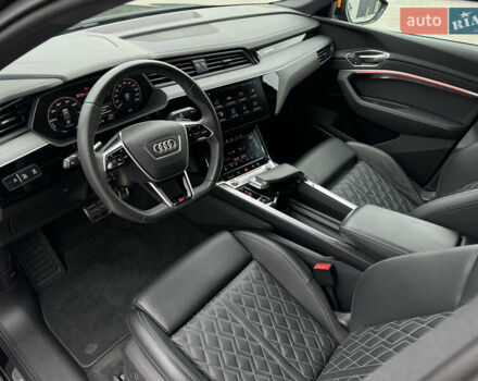 Ауді Q8 e-tron 2023 у Мукачеве на Automoto.ua Чорний Ауді Q8 e-tron, об'ємом двигуна 0 л та пробігом 38 тис. км за 64500 $, фото 20 на Automoto.ua