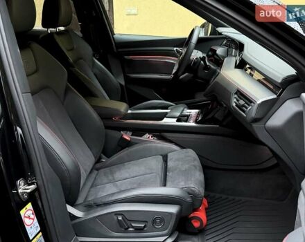 Черный Ауди Q8 e-tron, объемом двигателя 0 л и пробегом 32 тыс. км за 56700 $, фото 33 на Automoto.ua