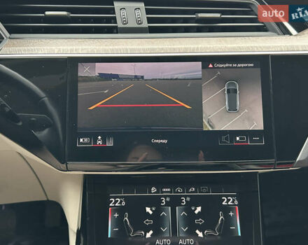 Чорний Ауді Q8 e-tron, об'ємом двигуна 0 л та пробігом 49 тис. км за 44200 $, фото 19 на Automoto.ua