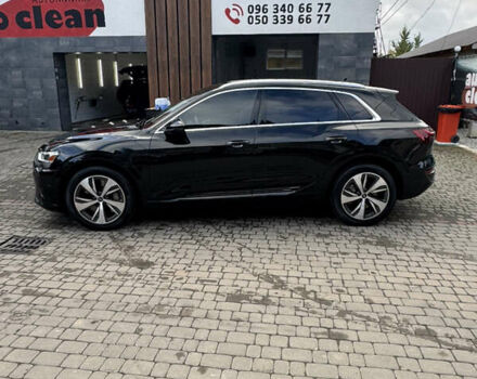 Ауді Q8 e-tron 2023 у Івано-Франківську на Automoto.ua Чорний Ауді Q8 e-tron, об'ємом двигуна 0 л та пробігом 26 тис. км за 49900 $, фото 2 на Automoto.ua