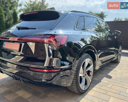 Черный Ауди Q8 e-tron, объемом двигателя 0 л и пробегом 31 тыс. км за 57900 $, фото 9 на Automoto.ua