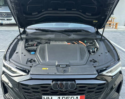 Черный Ауди Q8 e-tron, объемом двигателя 0 л и пробегом 51 тыс. км за 65000 $, фото 2 на Automoto.ua