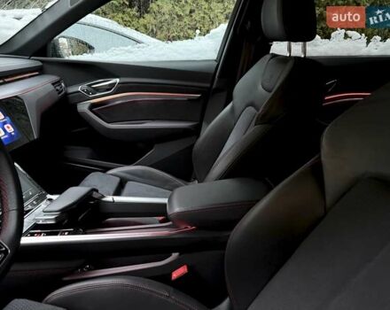 Черный Ауди Q8 e-tron, объемом двигателя 0 л и пробегом 32 тыс. км за 56700 $, фото 23 на Automoto.ua