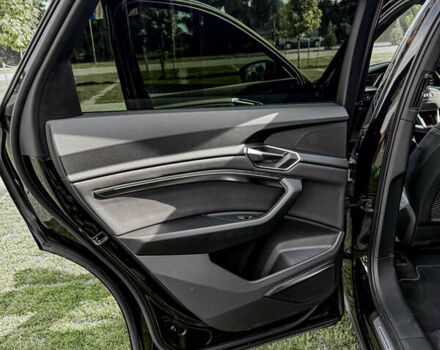 Черный Ауди Q8 e-tron, объемом двигателя 0 л и пробегом 66 тыс. км за 65000 $, фото 17 на Automoto.ua
