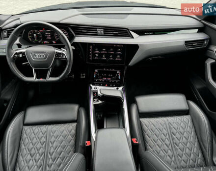 Ауді Q8 e-tron 2023 у Мукачеве на Automoto.ua Чорний Ауді Q8 e-tron, об'ємом двигуна 0 л та пробігом 38 тис. км за 64500 $, фото 9 на Automoto.ua