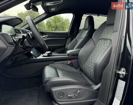 Ауді Q8 e-tron 2023 у Мукачеве на Automoto.ua Чорний Ауді Q8 e-tron, об'ємом двигуна 0 л та пробігом 38 тис. км за 64500 $, фото 22 на Automoto.ua