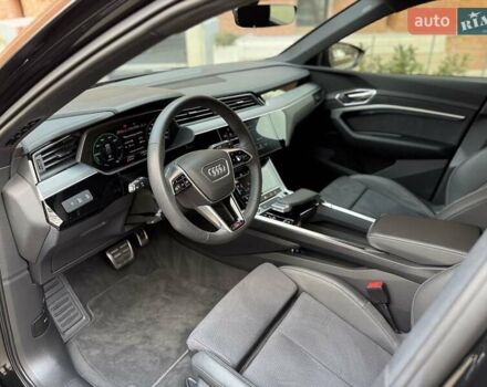 Чорний Ауді Q8 e-tron, об'ємом двигуна 0 л та пробігом 22 тис. км за 50999 $, фото 23 на Automoto.ua