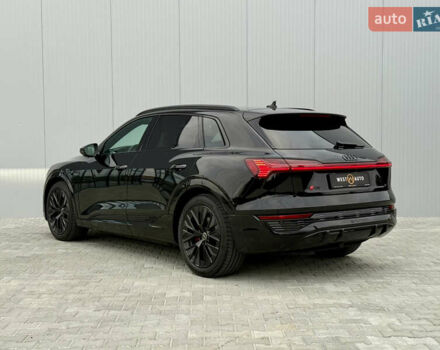 Ауді Q8 e-tron 2023 у Мукачеве на Automoto.ua Чорний Ауді Q8 e-tron, об'ємом двигуна 0 л та пробігом 38 тис. км за 64500 $, фото 4 на Automoto.ua