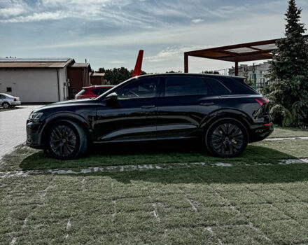Черный Ауди Q8 e-tron, объемом двигателя 0 л и пробегом 66 тыс. км за 65000 $, фото 1 на Automoto.ua