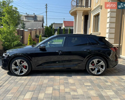 Черный Ауди Q8 e-tron, объемом двигателя 0 л и пробегом 31 тыс. км за 57900 $, фото 24 на Automoto.ua