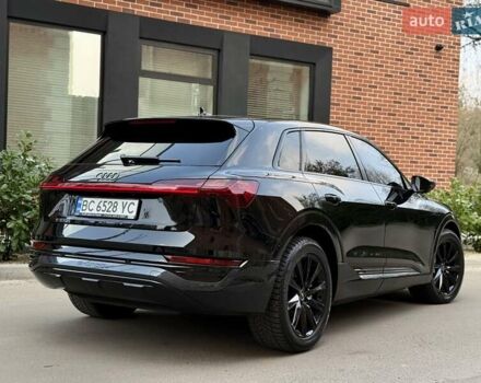 Чорний Ауді Q8 e-tron, об'ємом двигуна 0 л та пробігом 22 тис. км за 50999 $, фото 7 на Automoto.ua