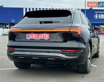 Чорний Ауді Q8 e-tron, об'ємом двигуна 0 л та пробігом 49 тис. км за 44200 $, фото 7 на Automoto.ua