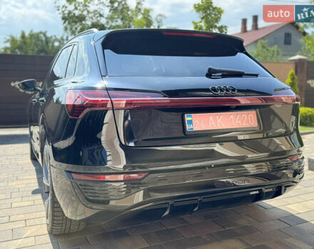 Черный Ауди Q8 e-tron, объемом двигателя 0 л и пробегом 31 тыс. км за 57900 $, фото 6 на Automoto.ua