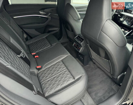 Ауді Q8 e-tron 2023 у Мукачеве на Automoto.ua Чорний Ауді Q8 e-tron, об'ємом двигуна 0 л та пробігом 38 тис. км за 64500 $, фото 26 на Automoto.ua