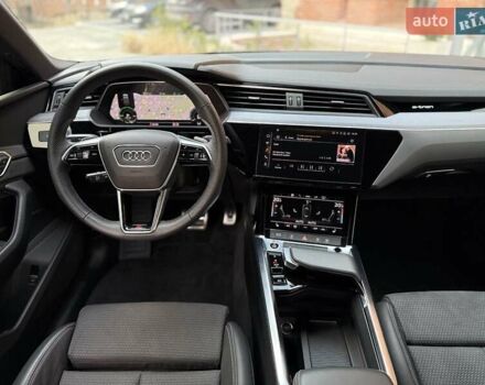 Чорний Ауді Q8 e-tron, об'ємом двигуна 0 л та пробігом 22 тис. км за 50999 $, фото 25 на Automoto.ua
