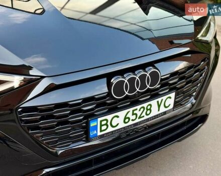 Черный Ауди Q8 e-tron, объемом двигателя 0 л и пробегом 33 тыс. км за 51115 $, фото 3 на Automoto.ua