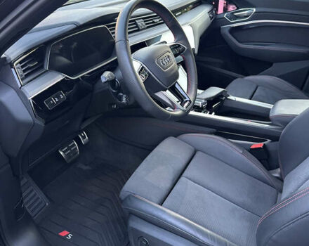 Черный Ауди Q8 e-tron, объемом двигателя 0 л и пробегом 51 тыс. км за 65000 $, фото 13 на Automoto.ua