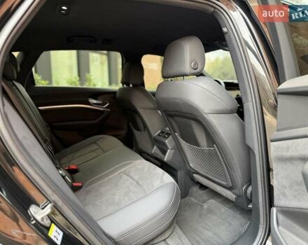 Чорний Ауді Q8 e-tron, об'ємом двигуна 0 л та пробігом 22 тис. км за 50999 $, фото 32 на Automoto.ua
