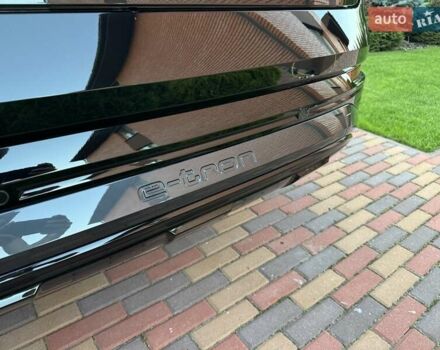 Черный Ауди Q8 e-tron, объемом двигателя 0 л и пробегом 20 тыс. км за 49999 $, фото 21 на Automoto.ua