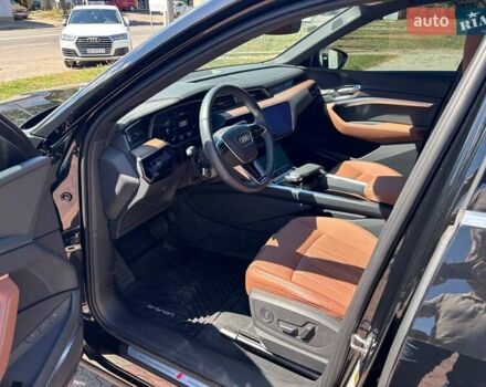 Черный Ауди Q8 e-tron, объемом двигателя 0 л и пробегом 13 тыс. км за 49000 $, фото 5 на Automoto.ua