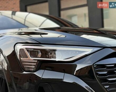 Чорний Ауді Q8 e-tron, об'ємом двигуна 0 л та пробігом 22 тис. км за 50999 $, фото 4 на Automoto.ua