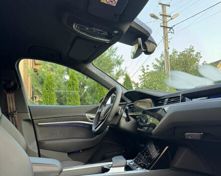 Черный Ауди Q8 e-tron, объемом двигателя 0 л и пробегом 31 тыс. км за 57900 $, фото 120 на Automoto.ua