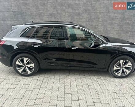 Черный Ауди Q8 e-tron, объемом двигателя 0 л и пробегом 27 тыс. км за 47900 $, фото 7 на Automoto.ua