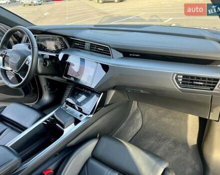 Черный Ауди Q8 e-tron, объемом двигателя 0 л и пробегом 35 тыс. км за 52950 $, фото 36 на Automoto.ua