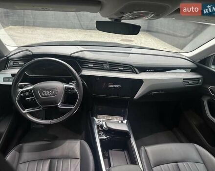 Черный Ауди Q8 e-tron, объемом двигателя 0 л и пробегом 27 тыс. км за 47900 $, фото 11 на Automoto.ua