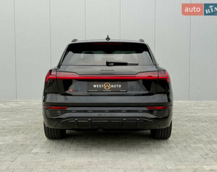 Ауді Q8 e-tron 2023 у Мукачеве на Automoto.ua Чорний Ауді Q8 e-tron, об'ємом двигуна 0 л та пробігом 38 тис. км за 64500 $, фото 5 на Automoto.ua