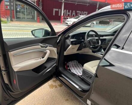 Чорний Ауді Q8 e-tron, об'ємом двигуна 0 л та пробігом 1 тис. км за 69900 $, фото 12 на Automoto.ua