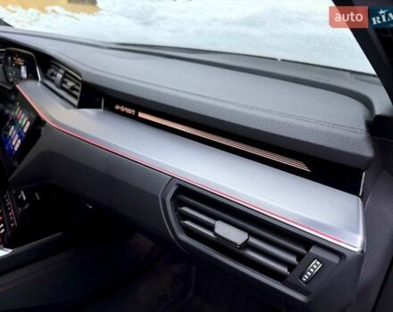 Черный Ауди Q8 e-tron, объемом двигателя 0 л и пробегом 32 тыс. км за 56700 $, фото 32 на Automoto.ua