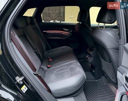 Черный Ауди Q8 e-tron, объемом двигателя 0 л и пробегом 32 тыс. км за 56700 $, фото 38 на Automoto.ua