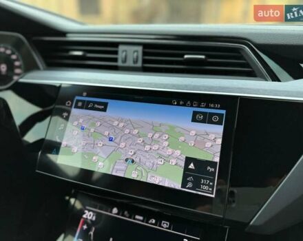 Черный Ауди Q8 e-tron, объемом двигателя 0 л и пробегом 33 тыс. км за 51115 $, фото 6 на Automoto.ua
