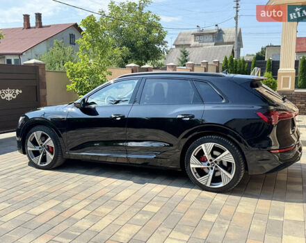 Черный Ауди Q8 e-tron, объемом двигателя 0 л и пробегом 31 тыс. км за 57900 $, фото 4 на Automoto.ua
