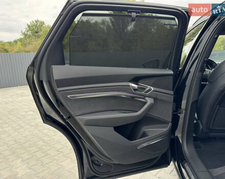 Ауді Q8 e-tron 2023 у Мукачеве на Automoto.ua Чорний Ауді Q8 e-tron, об'ємом двигуна 0 л та пробігом 38 тис. км за 64500 $, фото 33 на Automoto.ua
