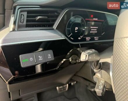 Черный Ауди Q8 e-tron, объемом двигателя 0 л и пробегом 33 тыс. км за 51115 $, фото 11 на Automoto.ua