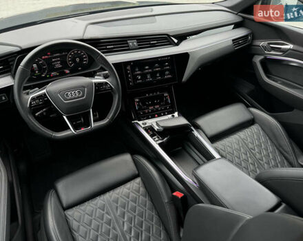 Ауді Q8 e-tron 2023 у Мукачеве на Automoto.ua Чорний Ауді Q8 e-tron, об'ємом двигуна 0 л та пробігом 38 тис. км за 64500 $, фото 11 на Automoto.ua