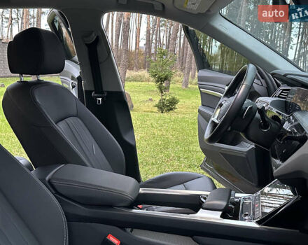 Чорний Ауді Q8 e-tron, об'ємом двигуна 0 л та пробігом 16 тис. км за 48500 $, фото 53 на Automoto.ua