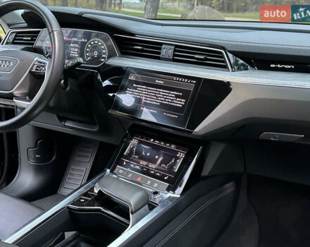 Чорний Ауді Q8 e-tron, об'ємом двигуна 0 л та пробігом 16 тис. км за 48500 $, фото 58 на Automoto.ua