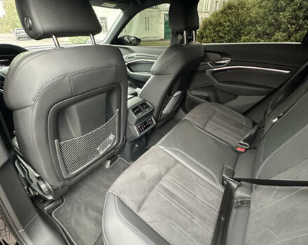Чорний Ауді Q8 e-tron, об'ємом двигуна 0 л та пробігом 25 тис. км за 54000 $, фото 17 на Automoto.ua