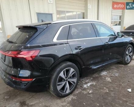 Чорний Ауді Q8 e-tron, об'ємом двигуна 0 л та пробігом 16 тис. км за 34000 $, фото 2 на Automoto.ua