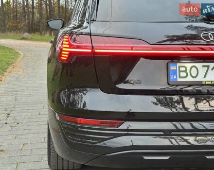 Чорний Ауді Q8 e-tron, об'ємом двигуна 0 л та пробігом 16 тис. км за 48500 $, фото 27 на Automoto.ua