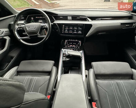 Чорний Ауді Q8 e-tron, об'ємом двигуна 0 л та пробігом 25 тис. км за 54000 $, фото 31 на Automoto.ua