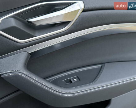 Чорний Ауді Q8 e-tron, об'ємом двигуна 0 л та пробігом 16 тис. км за 48500 $, фото 65 на Automoto.ua