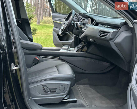Чорний Ауді Q8 e-tron, об'ємом двигуна 0 л та пробігом 16 тис. км за 48500 $, фото 48 на Automoto.ua