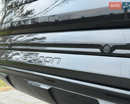 Чорний Ауді Q8 e-tron, об'ємом двигуна 0 л та пробігом 16 тис. км за 48500 $, фото 32 на Automoto.ua