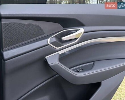 Чорний Ауді Q8 e-tron, об'ємом двигуна 0 л та пробігом 16 тис. км за 48500 $, фото 64 на Automoto.ua