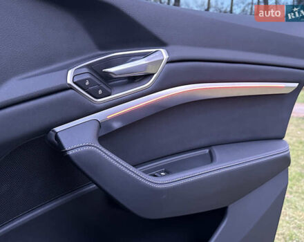 Чорний Ауді Q8 e-tron, об'ємом двигуна 0 л та пробігом 16 тис. км за 48500 $, фото 56 на Automoto.ua