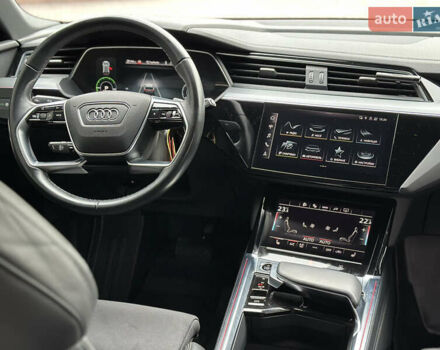 Чорний Ауді Q8 e-tron, об'ємом двигуна 0 л та пробігом 25 тис. км за 54000 $, фото 32 на Automoto.ua